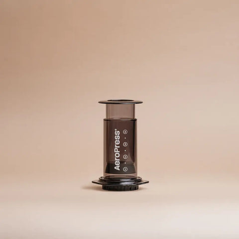 Aeropress clear sur fond beige